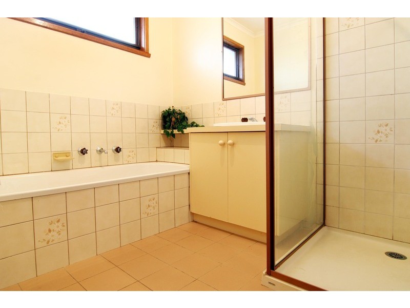 10 Campaspe Drive, Croydon Hills VIC 3136