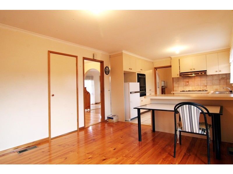 10 Campaspe Drive, Croydon Hills VIC 3136