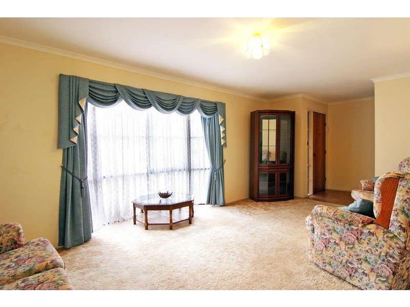 24 Chevalier Crescent, Mooroolbark VIC 3138