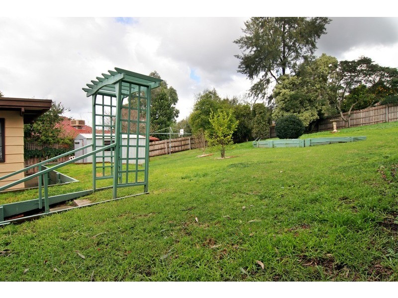 24 Chevalier Crescent, Mooroolbark VIC 3138