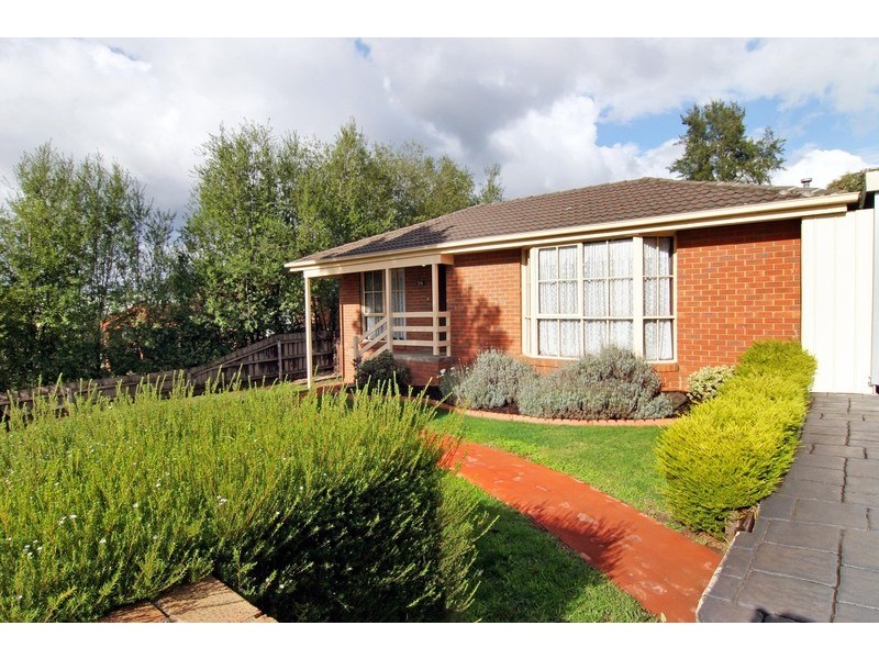 24 Chevalier Crescent, Mooroolbark VIC 3138