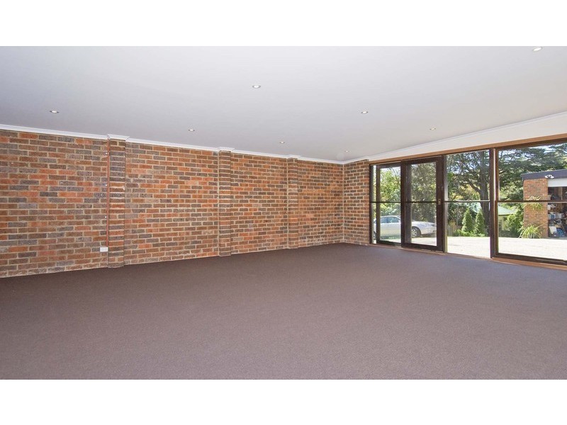 4 Douglas Parade, Croydon VIC 3136