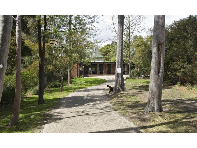 4 Douglas Parade, Croydon VIC 3136