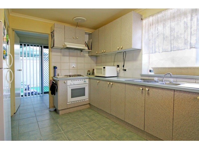 2/11 Meadow Road, Croydon North VIC 3136