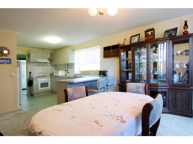 2/11 Meadow Road, Croydon North VIC 3136