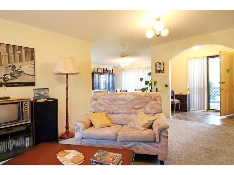 2/11 Meadow Road, Croydon North VIC 3136