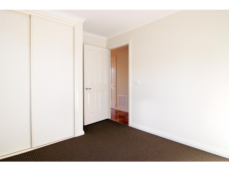 1 Bimbadeen Drive, Mooroolbark VIC 3138
