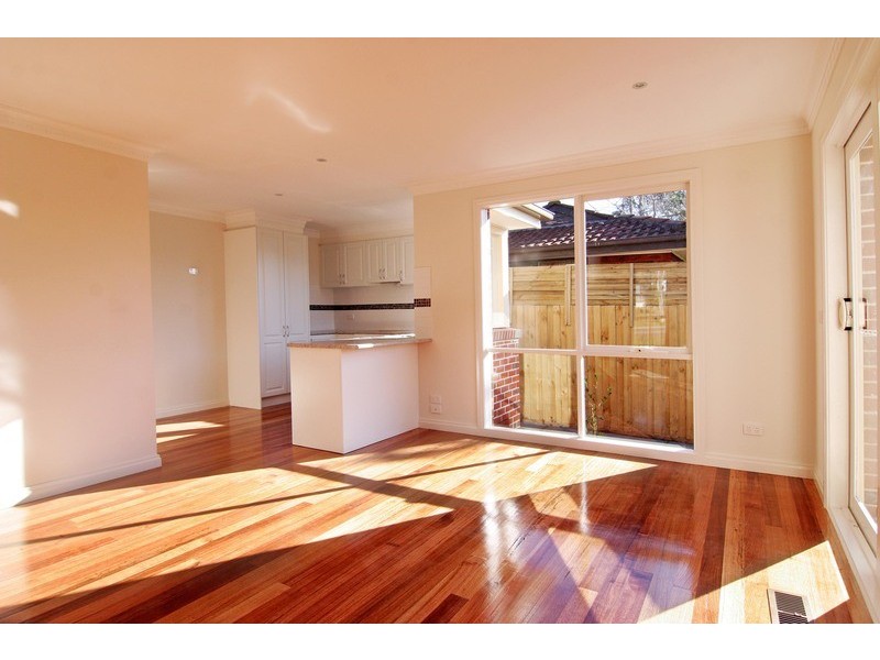 1 Bimbadeen Drive, Mooroolbark VIC 3138