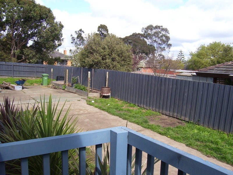 20a Larnook Crescent, Mooroolbark VIC 3138