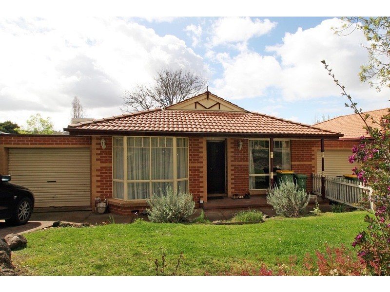 1/8 Felix Grove, Mooroolbark VIC 3138