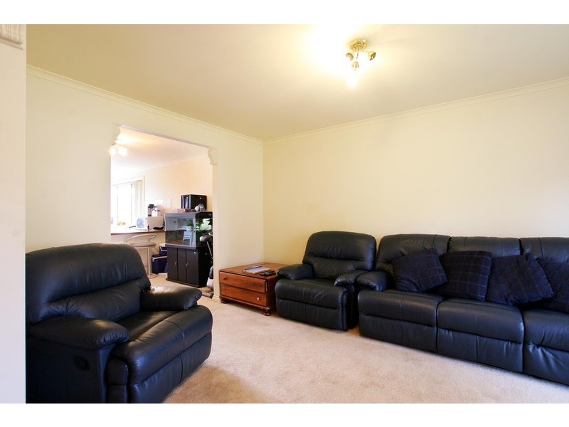 1/8 Felix Grove, Mooroolbark VIC 3138