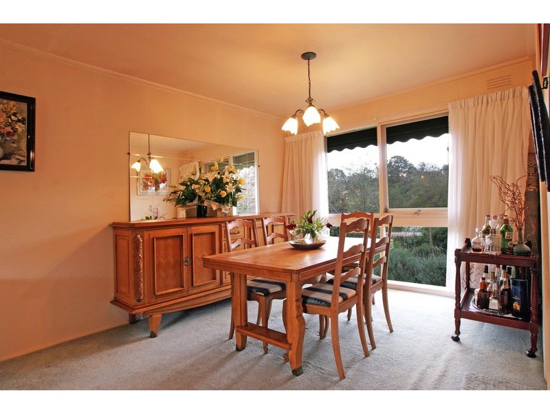 19 Shane Crescent, Croydon South VIC 3136