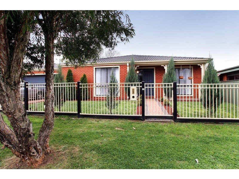 17 Mountain View Road, Kilsyth VIC 3137