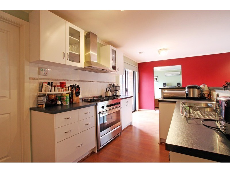 17 Mountain View Road, Kilsyth VIC 3137