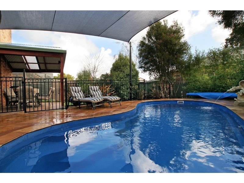 21 Latrobe Court, Croydon Hills VIC 3136