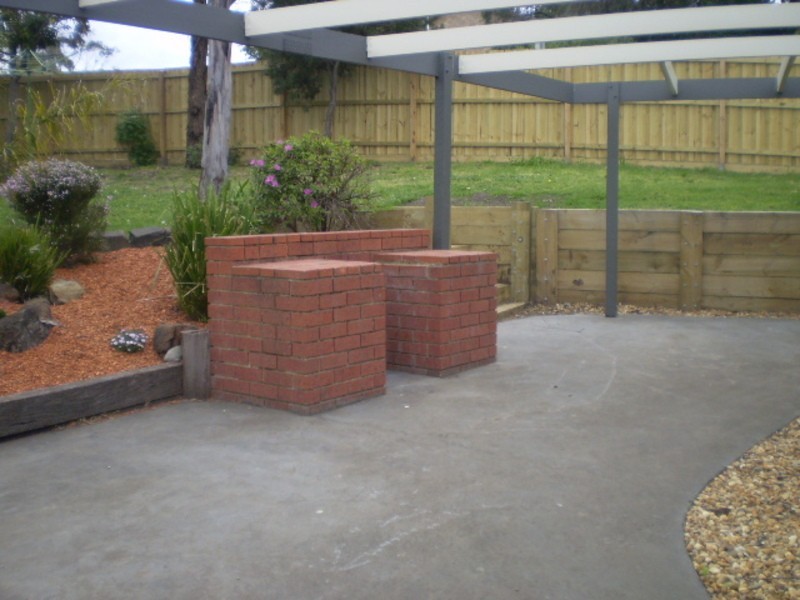 4 Devon Walk, Mooroolbark VIC 3138