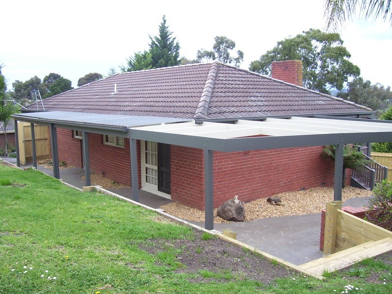 4 Devon Walk, Mooroolbark VIC 3138