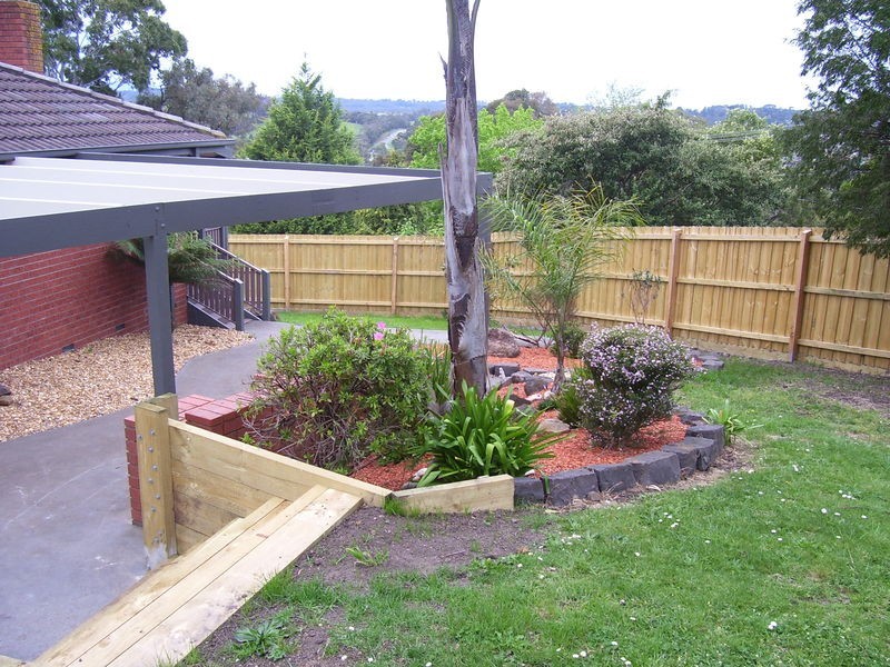 4 Devon Walk, Mooroolbark VIC 3138