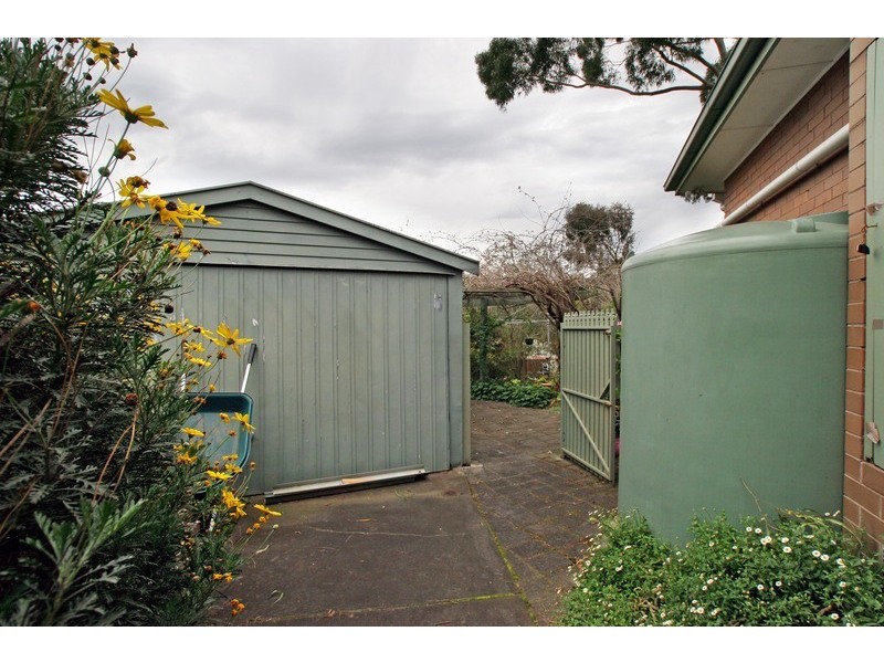 19 Shane Crescent, Croydon South VIC 3136
