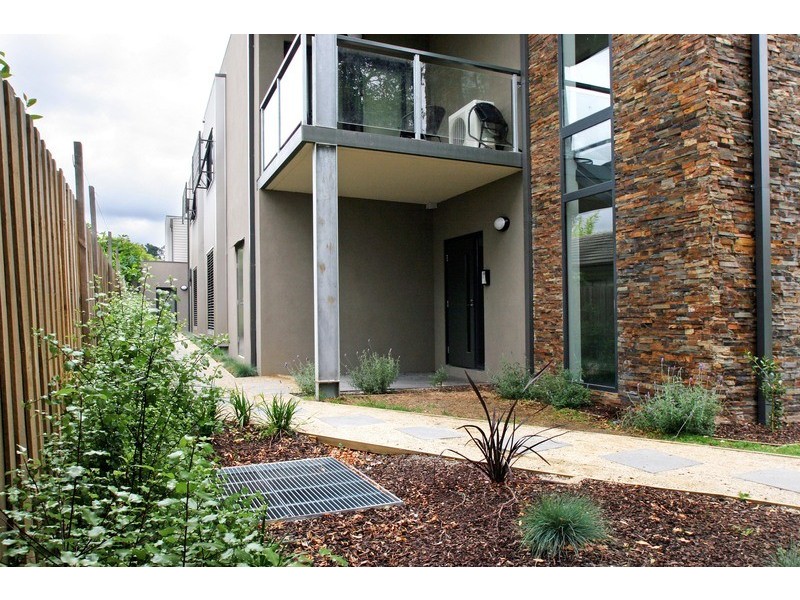10/4 Civic Square, Croydon VIC 3136