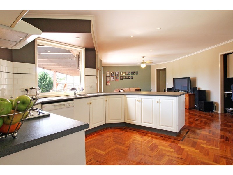 8 Como Close, Croydon VIC 3136