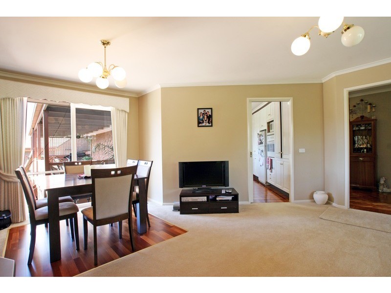 8 Como Close, Croydon VIC 3136