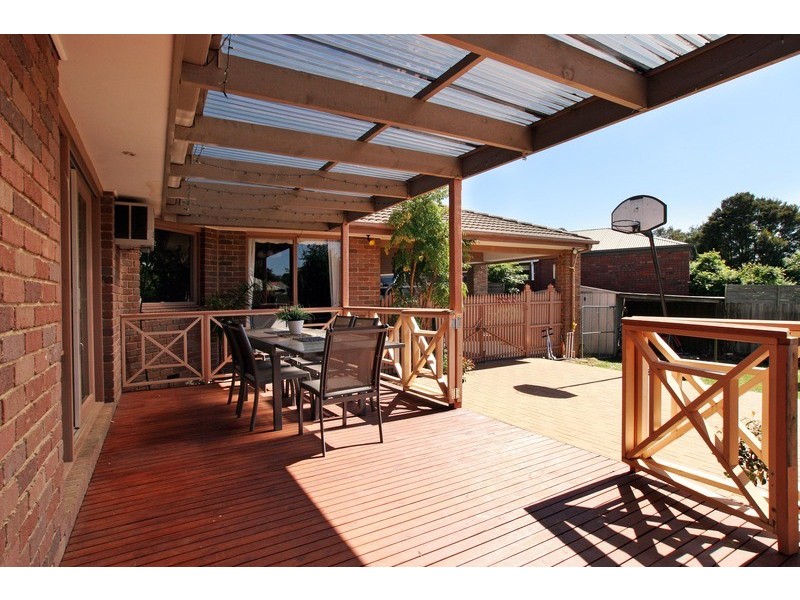 8 Como Close, Croydon VIC 3136