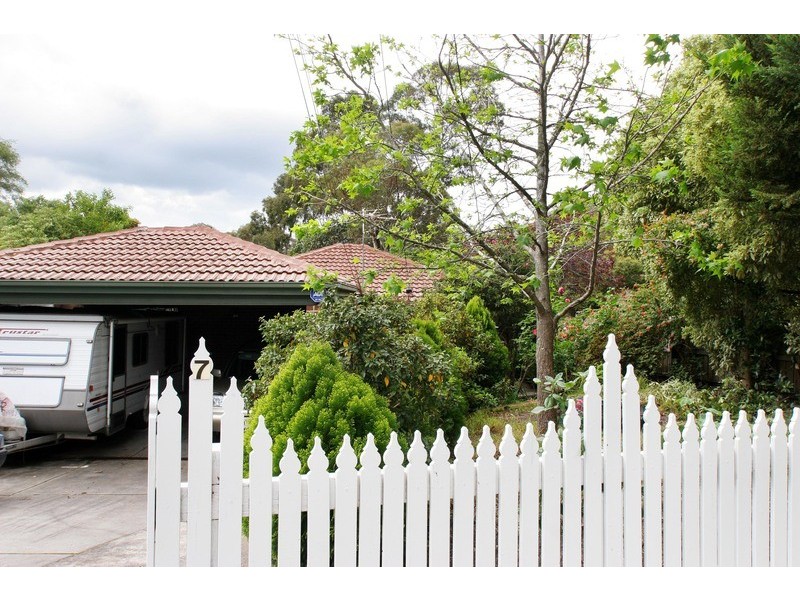 7 Collins Grove, Croydon North VIC 3136