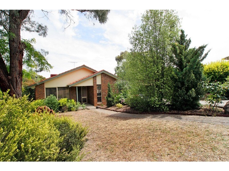 5 Robyn Court, Mooroolbark VIC 3138