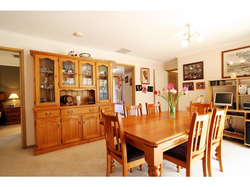 5 Robyn Court, Mooroolbark VIC 3138