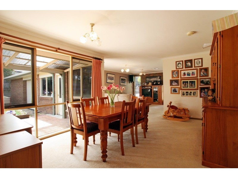 5 Robyn Court, Mooroolbark VIC 3138