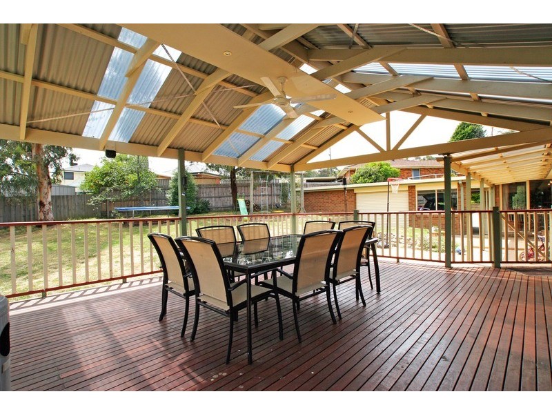 5 Robyn Court, Mooroolbark VIC 3138