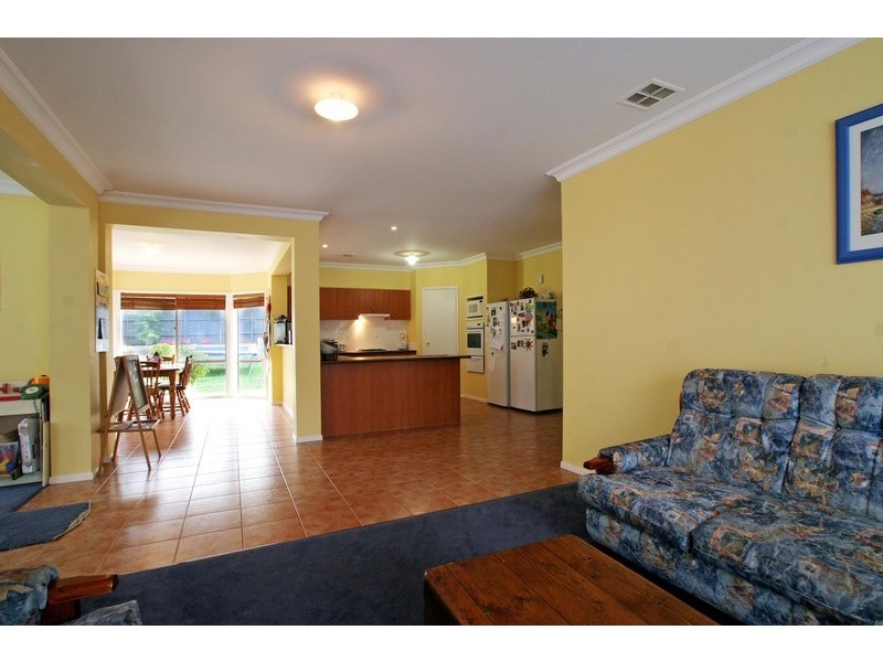 14 Palm Court, Croydon South VIC 3136