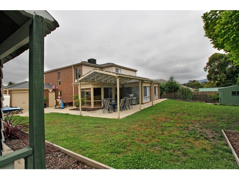 14 Palm Court, Croydon South VIC 3136