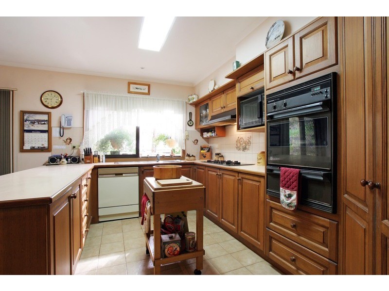 2 Forest Court, Croydon VIC 3136