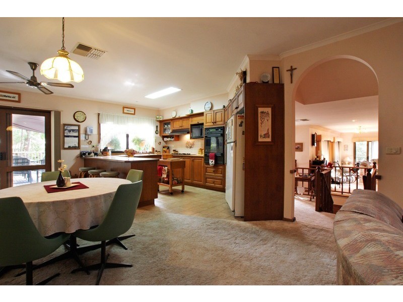 2 Forest Court, Croydon VIC 3136