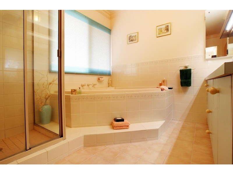 2 Forest Court, Croydon VIC 3136