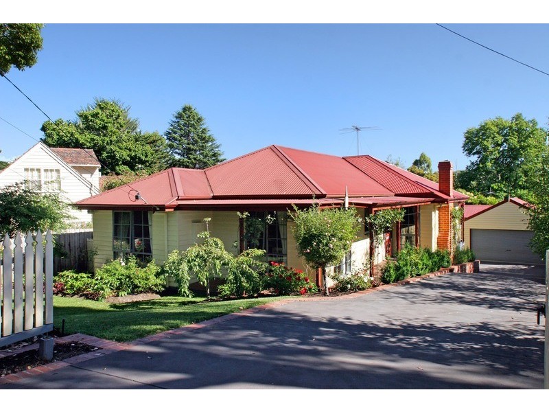 13 Dorchester Avenue, Montrose VIC 3765