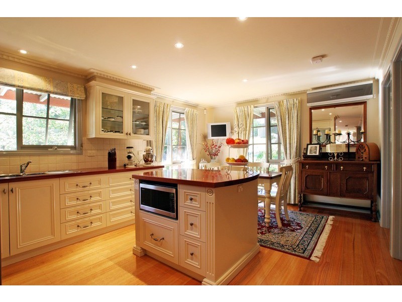 13 Dorchester Avenue, Montrose VIC 3765