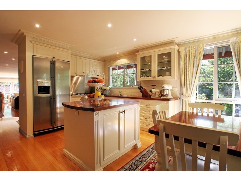 13 Dorchester Avenue, Montrose VIC 3765