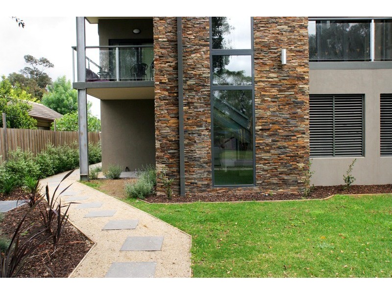 10/4 Civic Square, Croydon VIC 3136