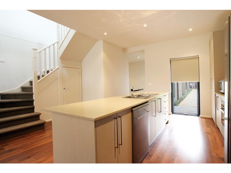 10/4 Civic Square, Croydon VIC 3136