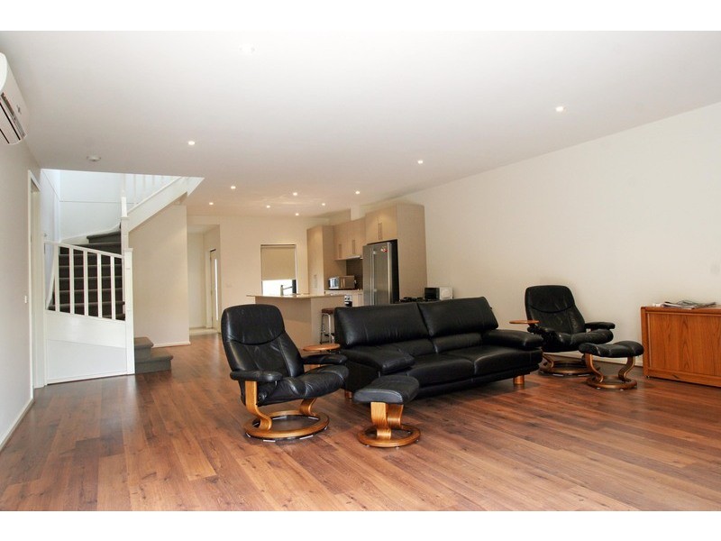 10/4 Civic Square, Croydon VIC 3136