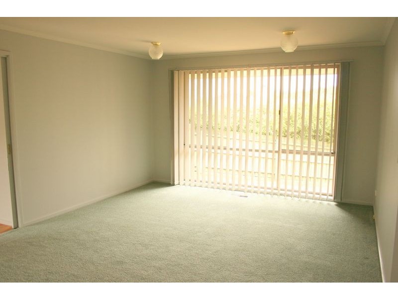 1 The Heath, Croydon North VIC 3136