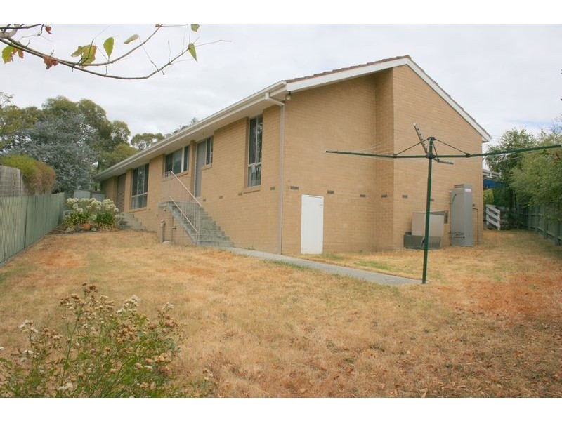 1 The Heath, Croydon North VIC 3136