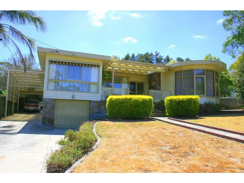 11 Moore Avenue, Croydon VIC 3136