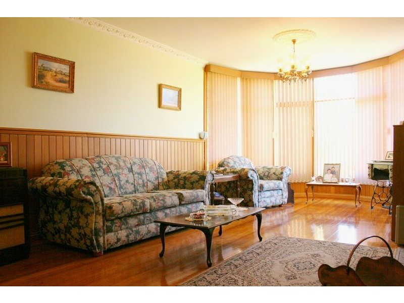 11 Moore Avenue, Croydon VIC 3136