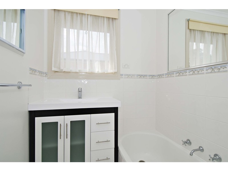 20a Longfellow Avenue, Mooroolbark VIC 3138