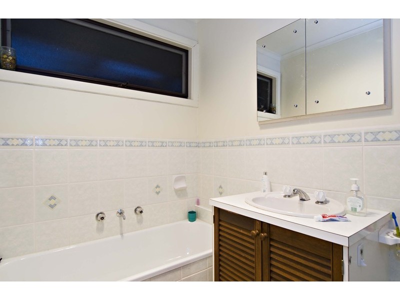 19 Trenton Place, Mooroolbark VIC 3138