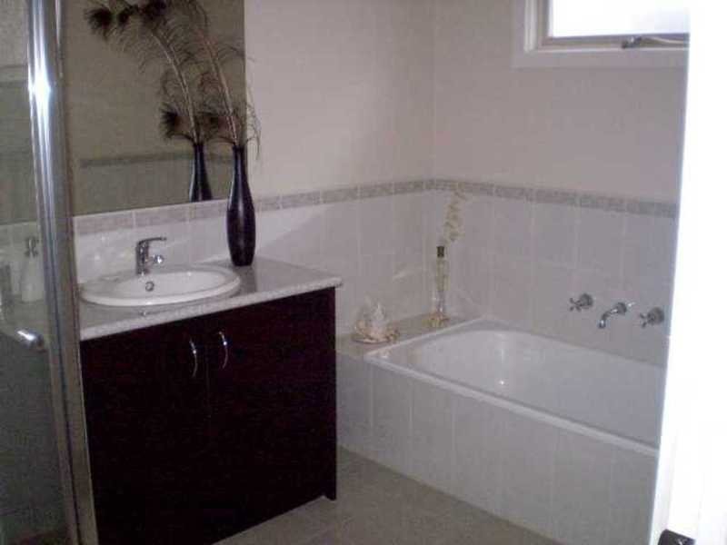 34 Ross Pincott Drive, Mooroolbark VIC 3138